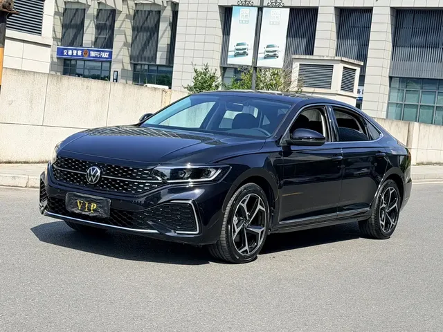 Volkswagen Passat 2025 Outstanding 380TSI Starlight Dragon Soaring Edition