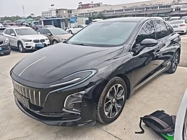 Hongqi E-QM5 2023 Facelift Basic Travel Edition