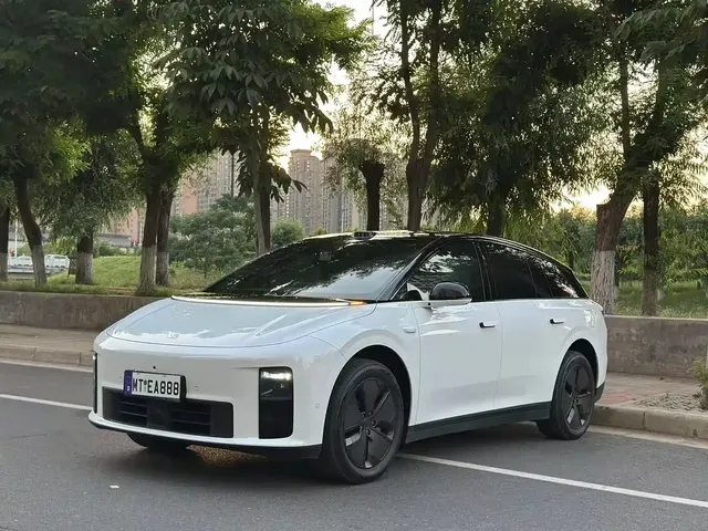 Li Auto i6 2025 2WD Base Model