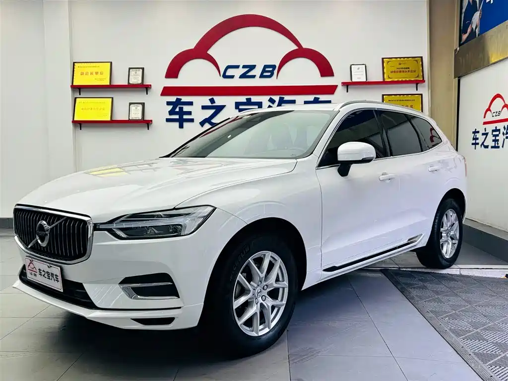 Volvo XC60 2021 T5 AWD Momentum