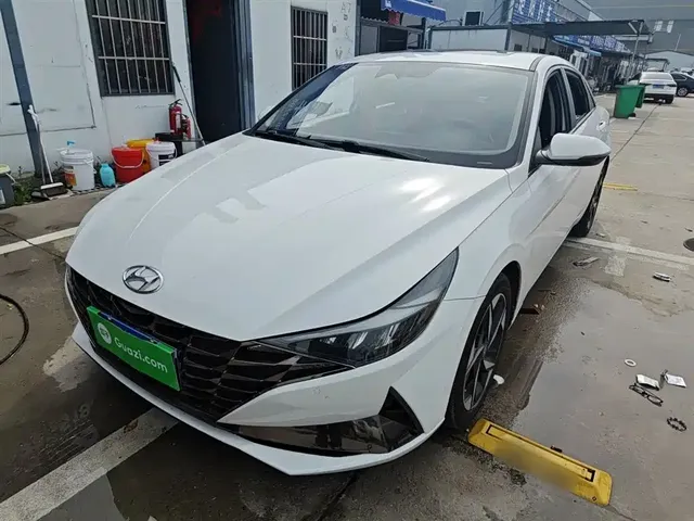 Hyundai Elantra 2022 1.5L CVT LUX Premium Edition