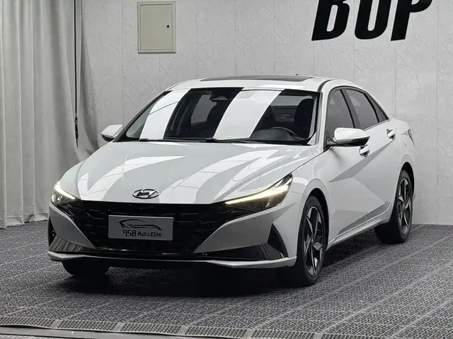 Hyundai Elantra 2022 1.5L CVT LUX Premium Edition