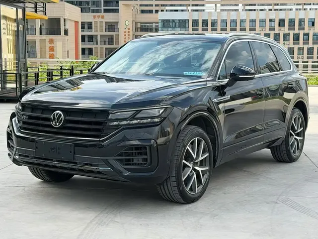 Volkswagen Touareg 2021 3.0TSI Sharp Edition with Gloss Black Sports Package