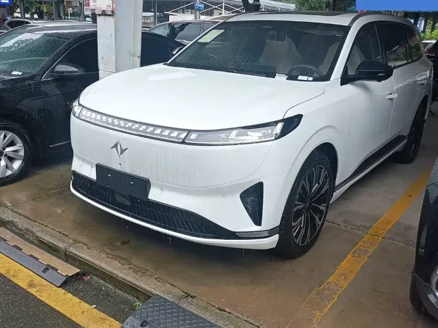 Dongfeng Yipai eπ008 2026 6-seater EREV Family Joy Edition