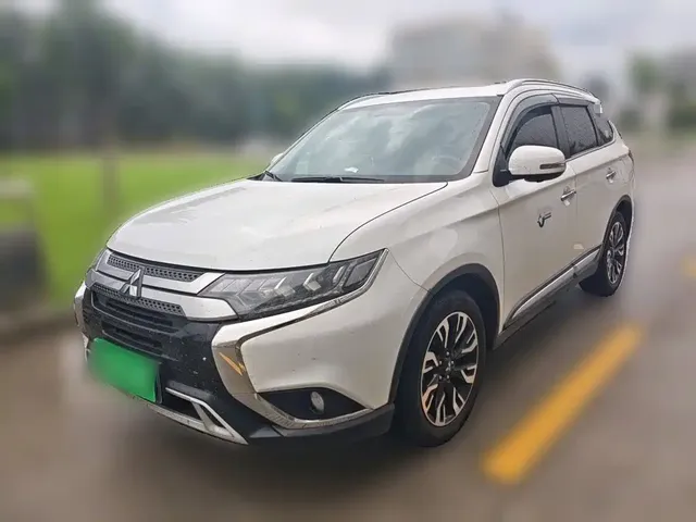 Mitsubishi Outlander 2019 2.4L 4WD Deluxe Edition 7-seater China V
