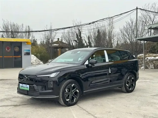 Volvo XC70 Plug-in Hybrid 2025 Standard