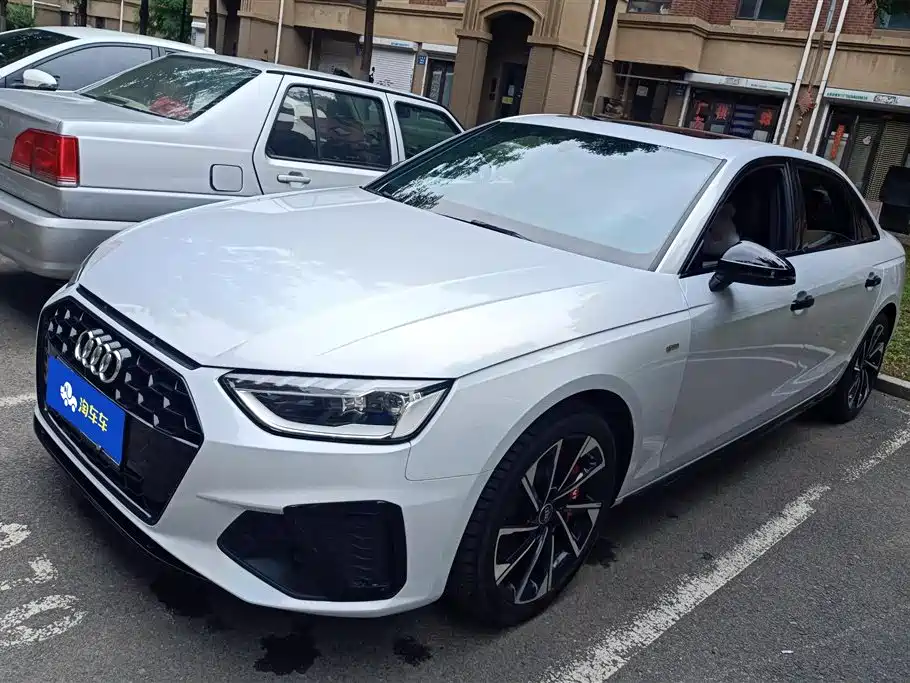 Audi A4L 2023 40 TFSI Luxury Sport