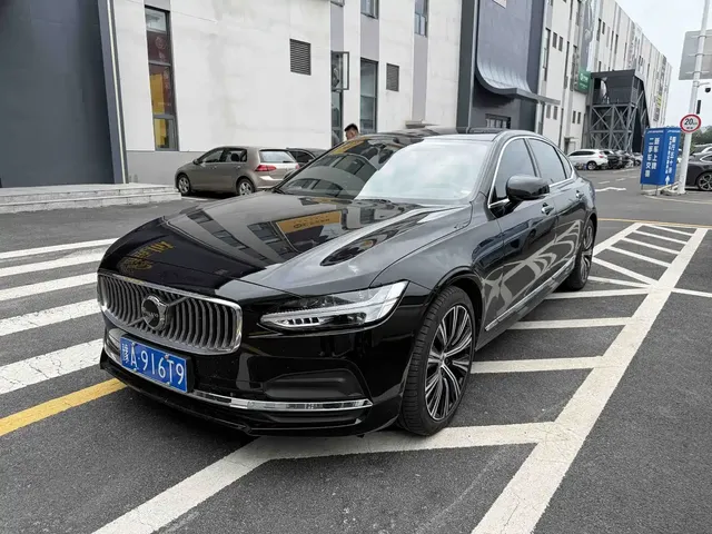 Volvo S90 2023 B5 Intelligent Vision Luxury Edition