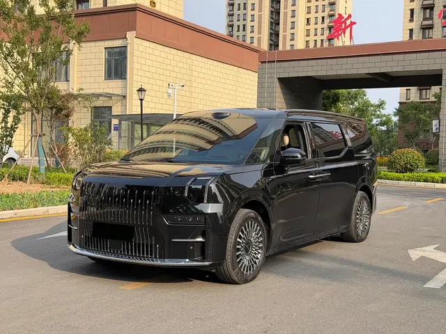 ZEEKR 009 2024 6-seat Executive AWD 108kWh