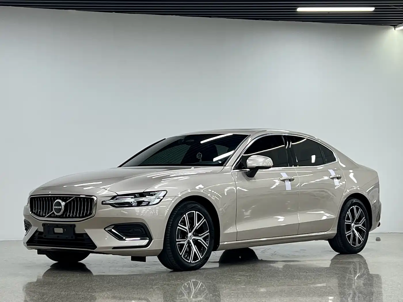 Volvo S60 2023 B4 Smart Comfort Luxury Edition