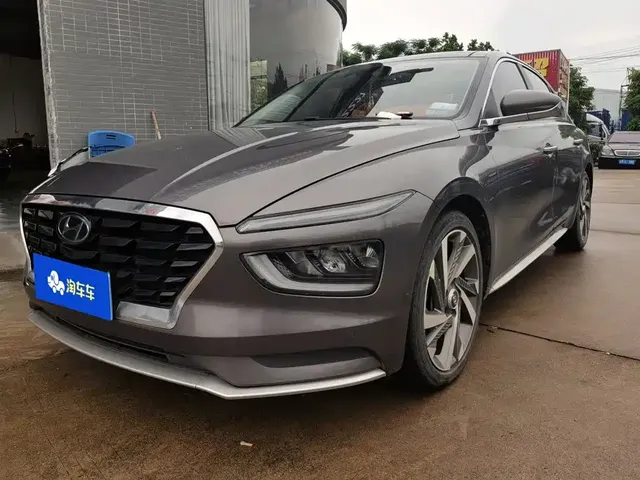 Hyundai Mistra 2021 1.8L CVT LUX Premium