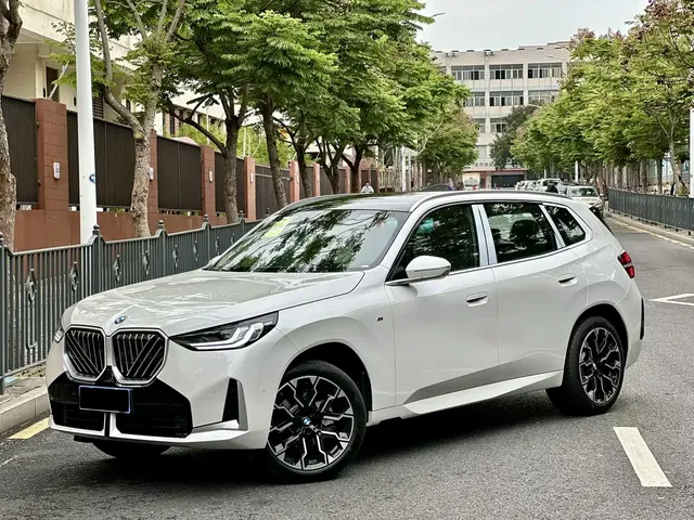 BMW X3 2025 xDrive30L Leading Model M Sport Black Package