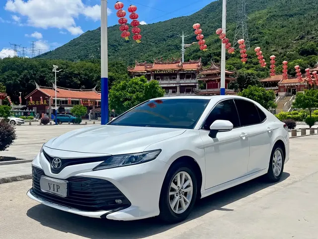 Toyota Camry 2018 2.0E Premium Edition