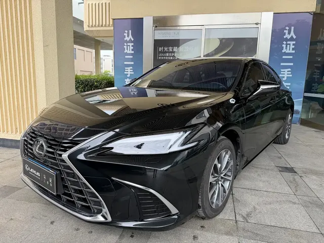 Lexus ES 2025 300h Ultimate Edition