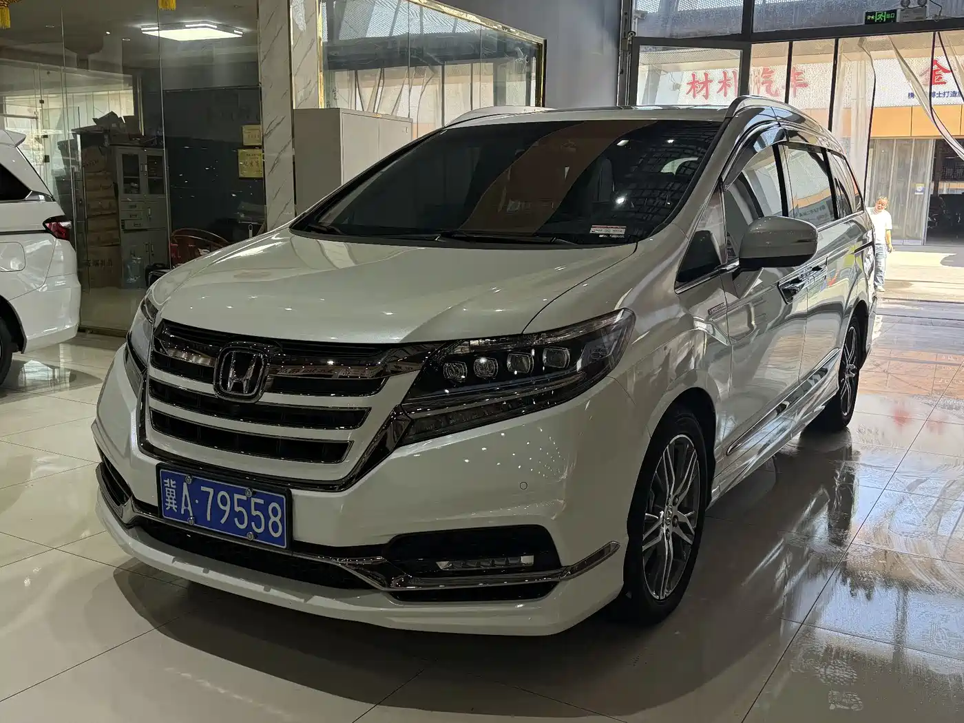 Honda Elysion 2019 2.0L Hybrid Supreme Edition
