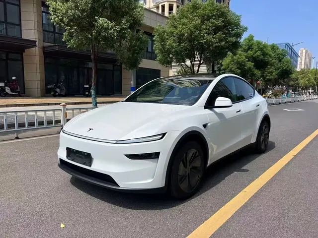 Tesla Model Y 2026 Long Range All-Wheel Drive