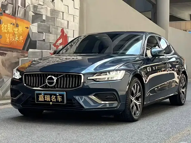 Volvo S60 2025 B4 Smart Luxury Edition