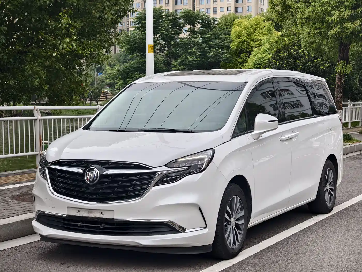 Buick GL8 2022 ES Landmark 653T Comfort