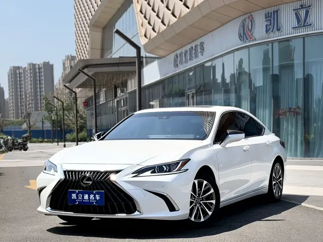 Lexus ES 2022 300h Excellence Edition