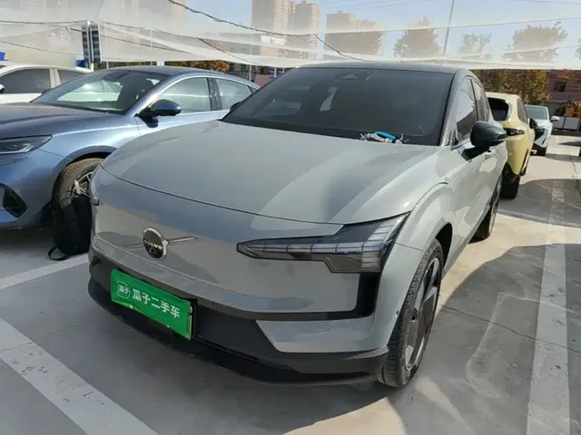 Volvo EX30 2025 RWD Long Range Ultra