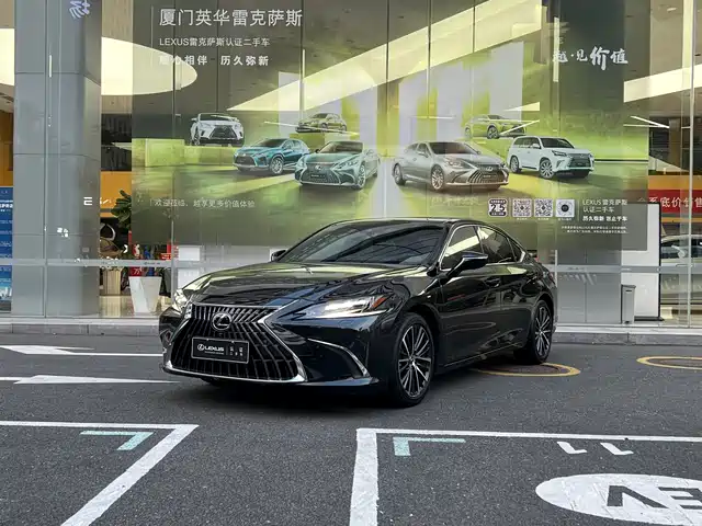 Lexus ES 2022 300h Ultimate Edition