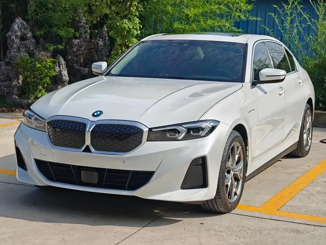 BMW i3 2025 eDrive 35 L