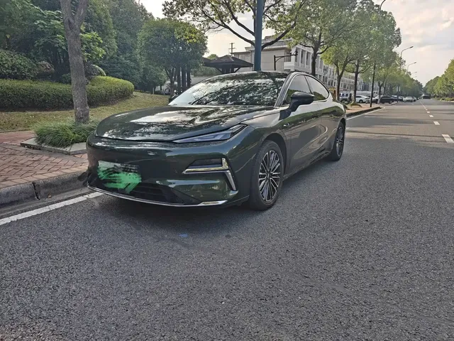 Geely Galaxy Xingyao 8 2025 130km EM-i Premium Edition