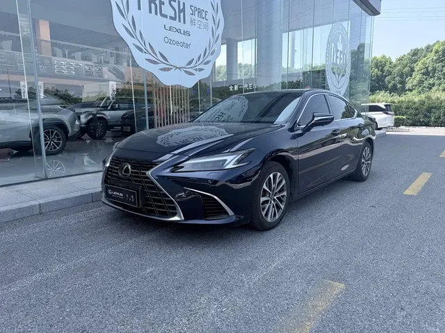Lexus ES 2025 300h Ultimate Edition