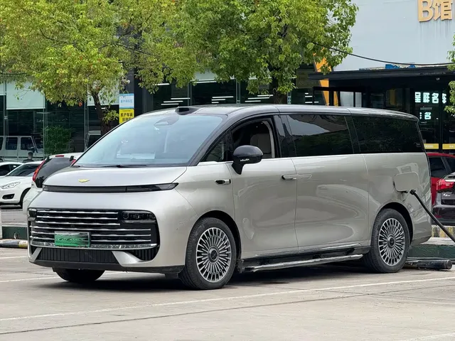 Geely Galaxy V900 2026 Model Year Base Version 6-Seater