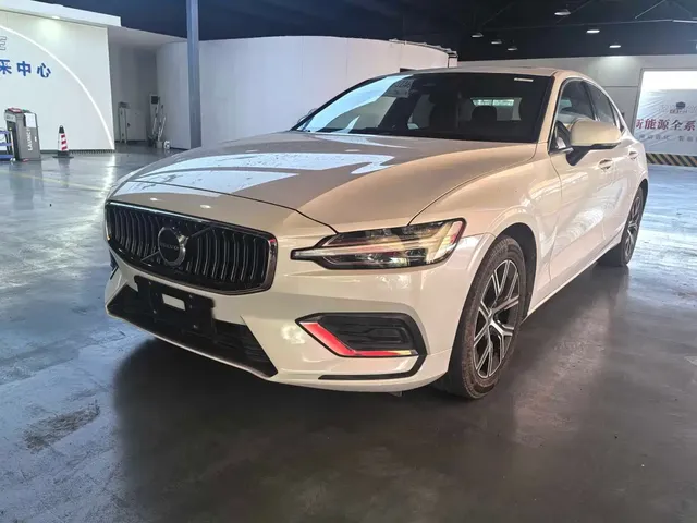 Volvo S60 2023 B4 Smart Comfort Luxury Edition
