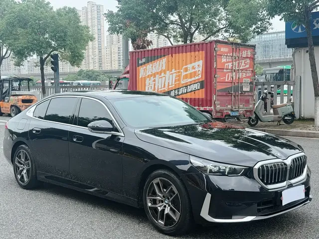 BMW 5 Series 2024 530Li Leading Model Luxury Package