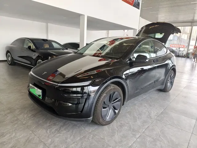 Tesla Model Y 2026 Facelift Long Range Rear-Wheel Drive