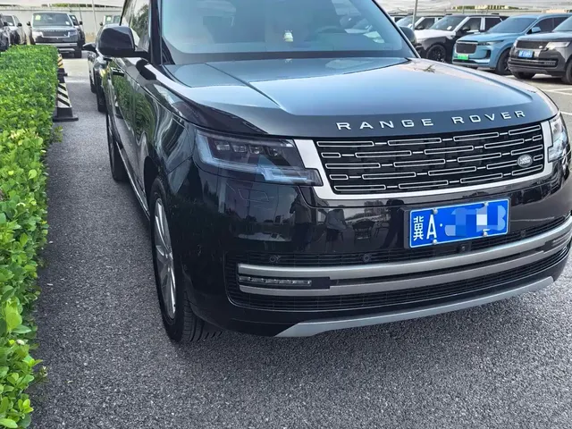 Land Rover Range Rover 2025 3.0 L6 360PS Golden Age Edition
