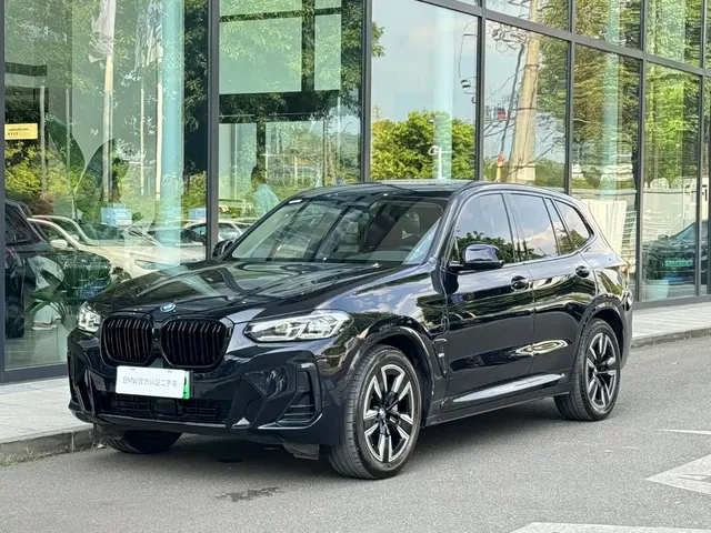 BMW iX3 2024 Leading Edition