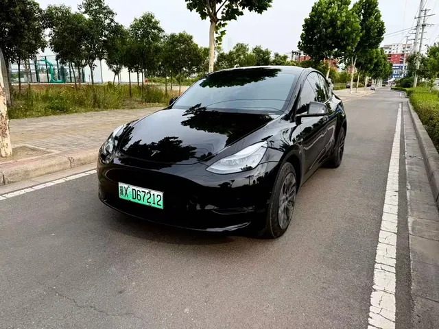 Tesla Model Y 2023 Long Range All-Wheel Drive Edition