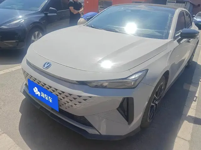 Changan UNI-V iDD 2024 Blue Whale Smart iDD 136km Smart Premium