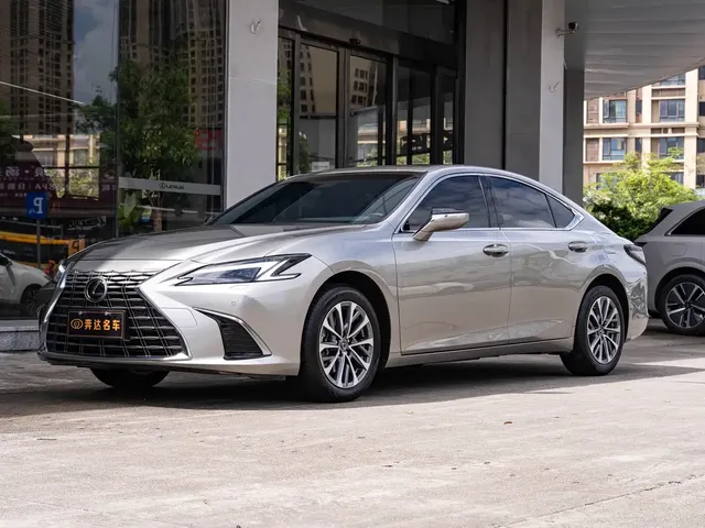 Lexus ES 2025 200 Ultimate Edition