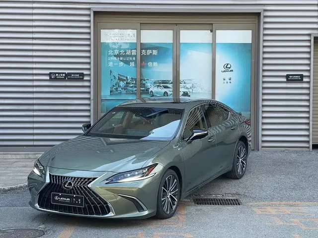 Lexus ES 2022 300h Ultimate Edition