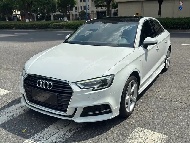 Audi A3 2018 30th Anniversary Limousine 35 TFSI Fashion