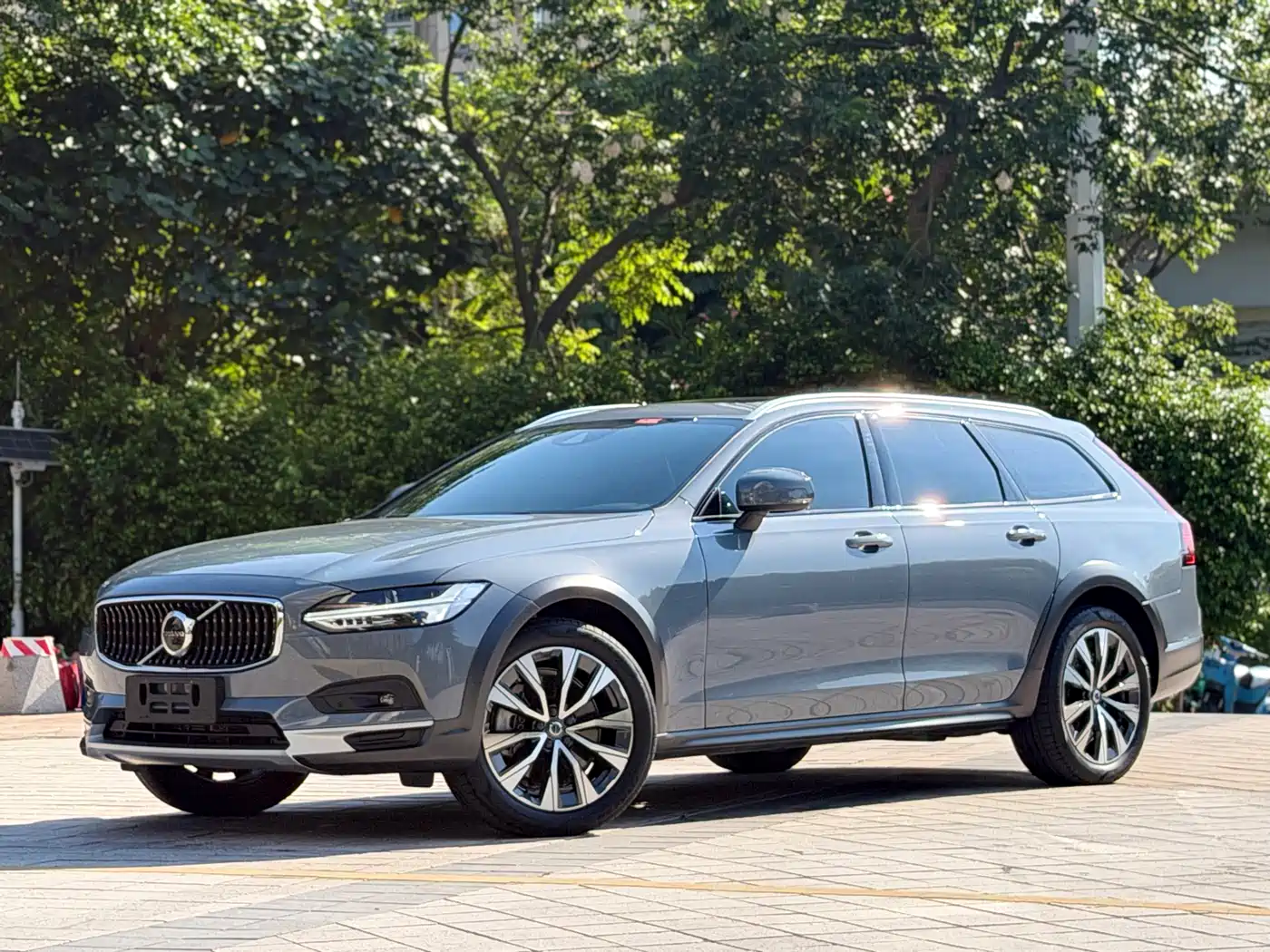 Volvo V90 2021 Model Cross Country B5 AWD Smart Edition