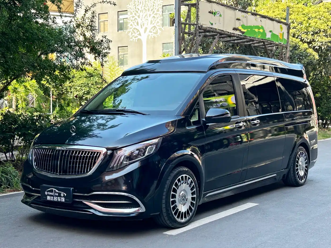 Mercedes-Benz V-Class 2018 V 260 L Premium Long Wheelbase Edition China VI