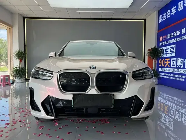 BMW iX3 2024 Leading Edition