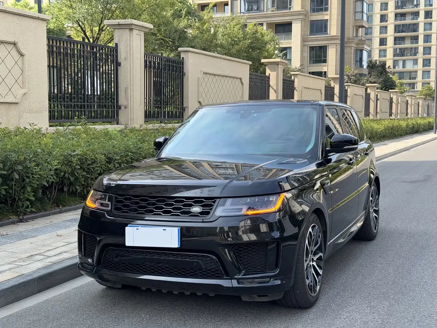 Land Rover Range Rover Sport 2022 3.0 L6 Gloss Black Edition