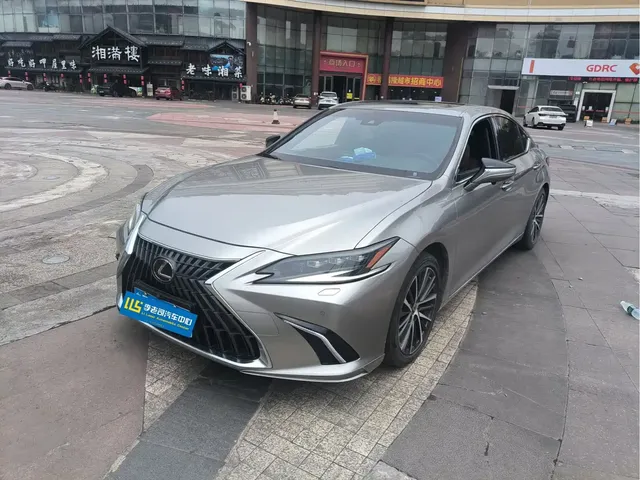 Lexus ES 2020 300h Ultimate Edition