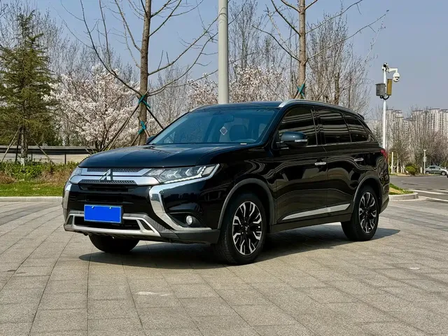 Mitsubishi Outlander 2020 2.4L 4WD Luxury 7-seater