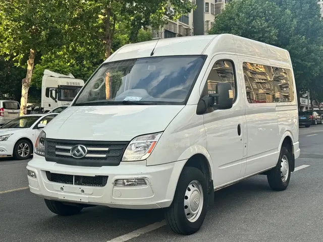 SAIC Maxus Xintu V80 2021 2.0T Manual Classic Aoyuntong Short Wheelbase Medium Roof 5/6-Seater