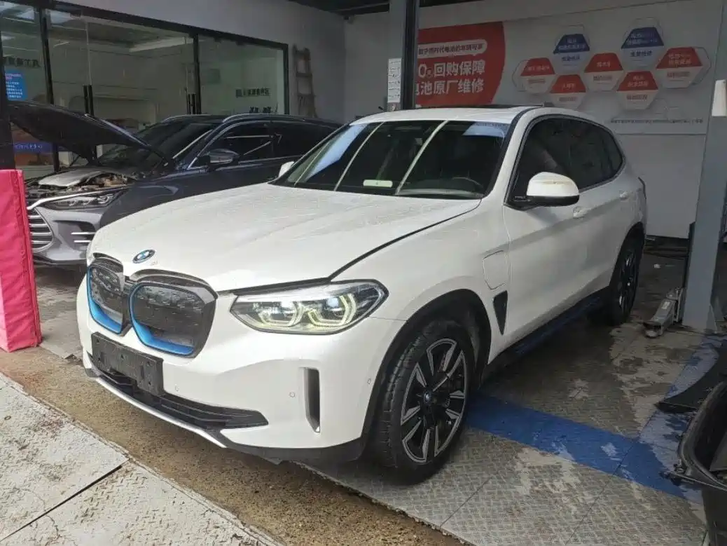 BMW iX3 2021 Leading