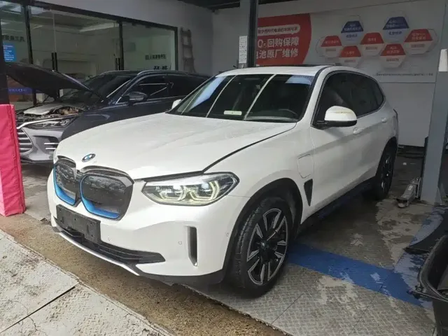 BMW iX3 2021 Leading