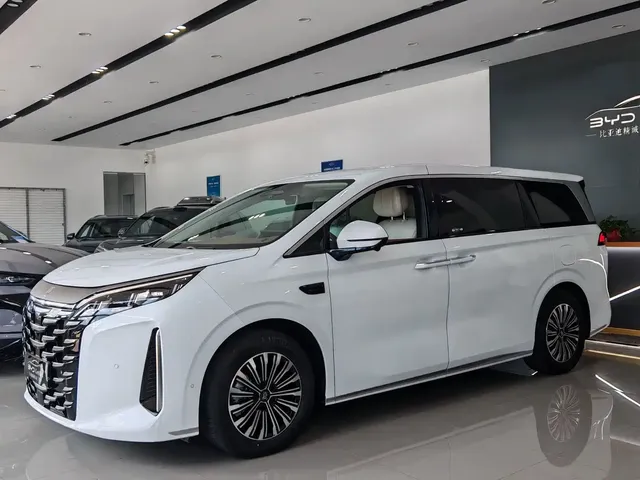 BYD Xia 2025 DM-i 1.5T 180km Surpass Edition