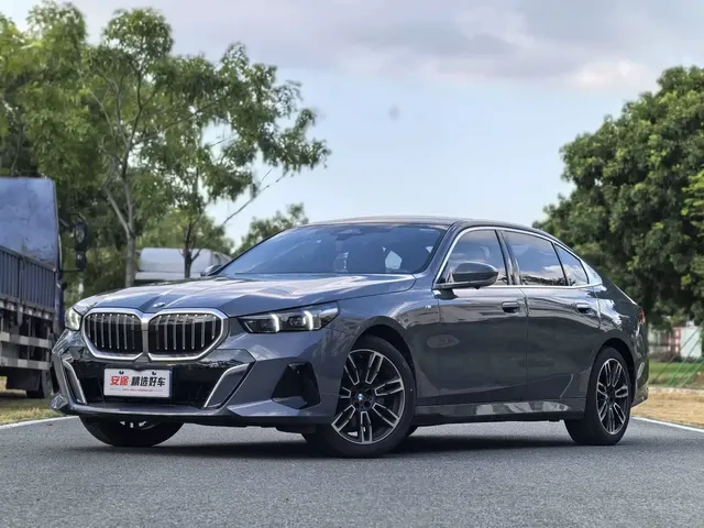 BMW 5 Series 2024 525Li M Sport Package